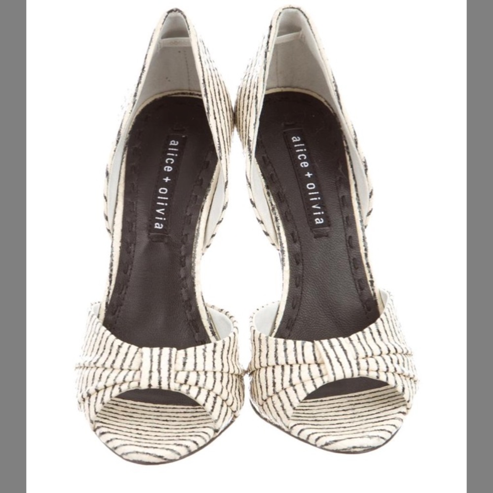 Alice and Olivia pinstripe Gigi d’orsay pumps NEW